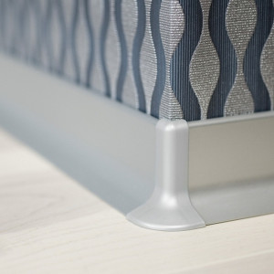 Алюминиевый плинтус самоклеющийся Effector Q63.01 Серебро 16.8х40х2700 мм (пог. м)