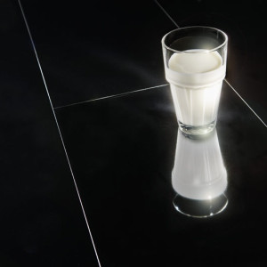 Ламинат Falquon Quadro U190 Schwarz глянец